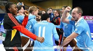 在海边的日子也太快乐了吧 可以潜水看海龟和鲨鱼宝宝还有好看的珊瑚 可以和朋友们一起打排球和飞盘 夜晚吹着海风喝酒吃烧烤 除了晒的黑了很多点 我永远热爱大海